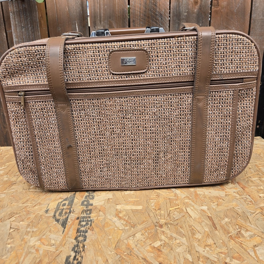 Skyway Luggage , Vintage , 20"X8"X12"